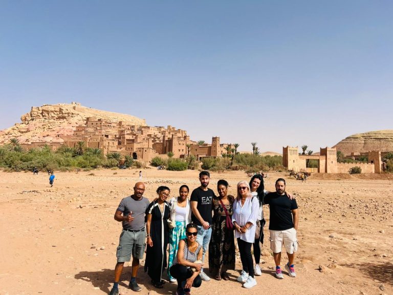 Vue panoramique sur le ksar d'Aït Benhaddou lors d'un tour organisé depuis Ouarzazate.