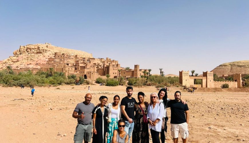 Vue panoramique sur le ksar d'Aït Benhaddou lors d'un tour organisé depuis Ouarzazate.