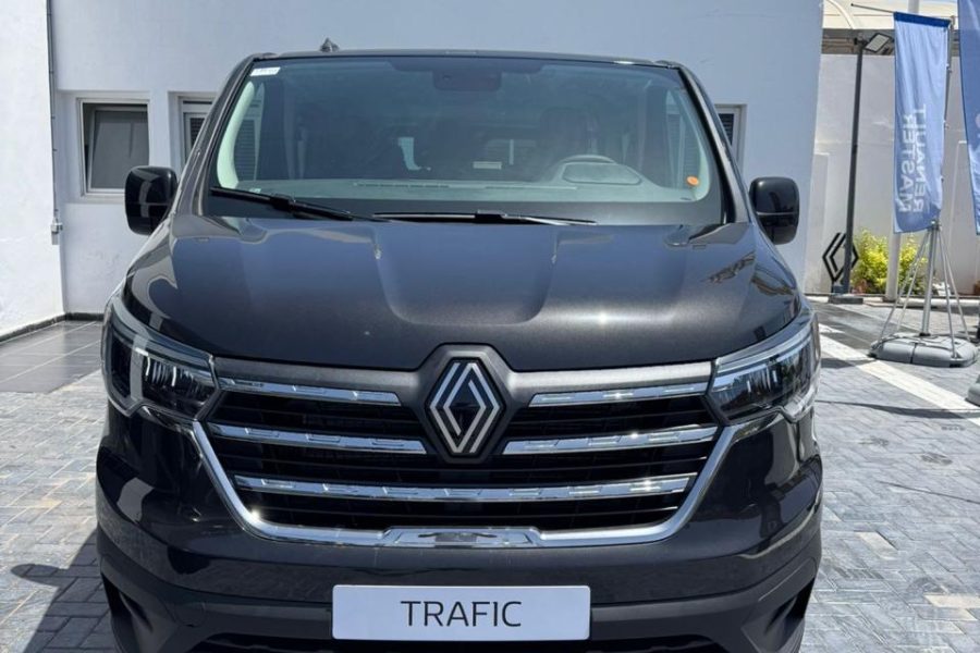Renault Trafic Combi – Business & Group Minivan with Driver