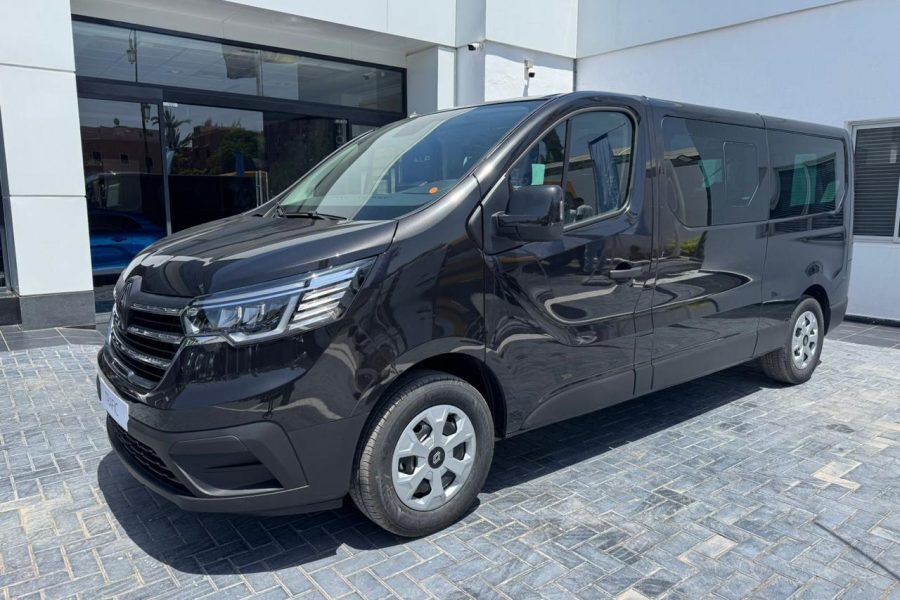 Renault Trafic Combi – Business & Group Minivan with Driver