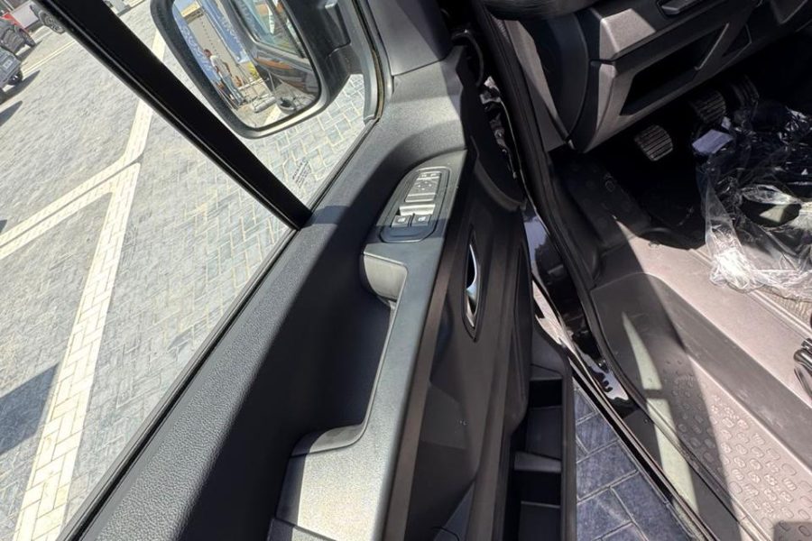 Renault Trafic Combi – Business & Group Minivan with Driver