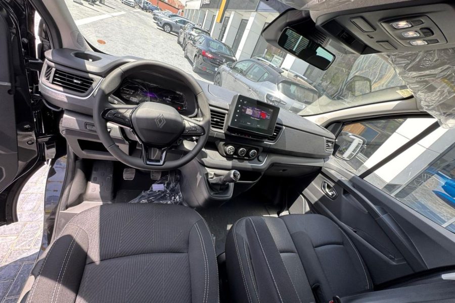 Renault Trafic Combi – Business & Group Minivan with Driver