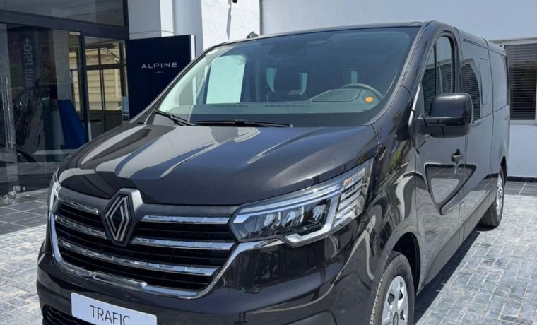 Renault Trafic Combi group minivan with chauffeur service in Morocco, 9-seater for family and business travel