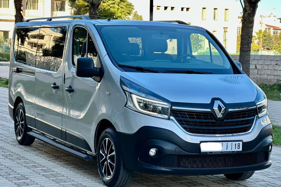 Renault Trafic Combi – Business & Group Minivan with Driver