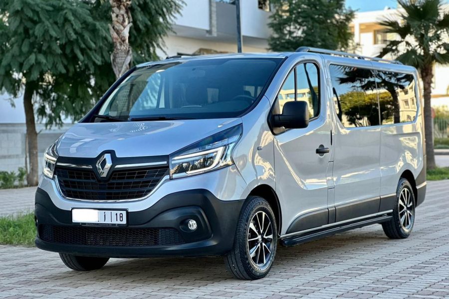Renault Trafic Combi – Business & Group Minivan with Driver