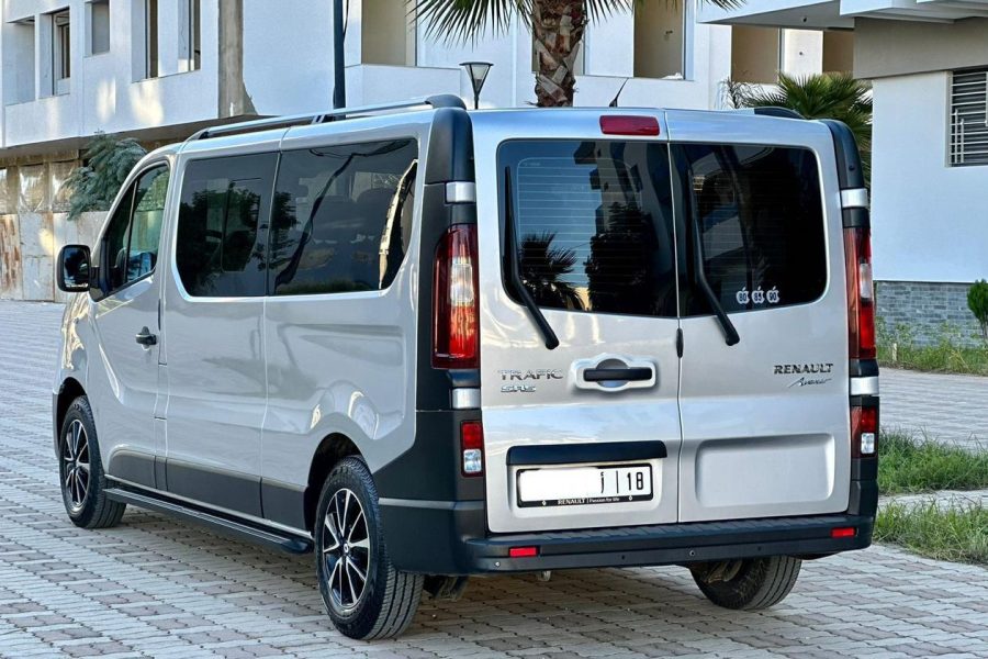 Renault Trafic Combi – Business & Group Minivan with Driver