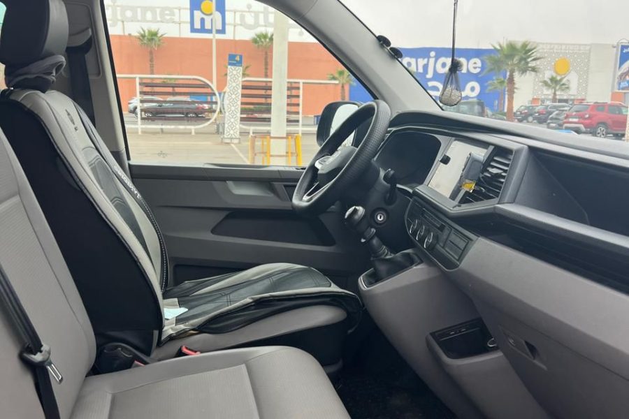 Volkswagen Caravelle – Premium Minivan with Private Driver